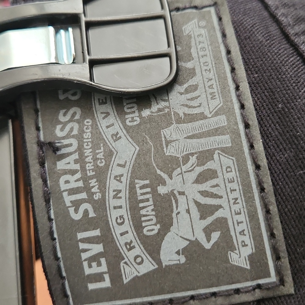 Levi's - Picture 3 of 8